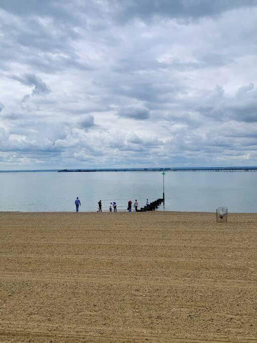 Apartments Near The Sea With Free Parking Southend-On-Sea Exterior foto